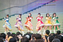 超ときめき♡宣伝部「ハートな胸の内♡ / 超最強」リリース記念イベントの様子。