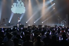 YouTubeチャンネル「ののかまるのまるっとチャンネル」用の動画を撮影する風見和香。