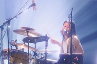 鳴橋大地（Dr / ZION）（Photo by Viola Kam［V'z Twinkle］）