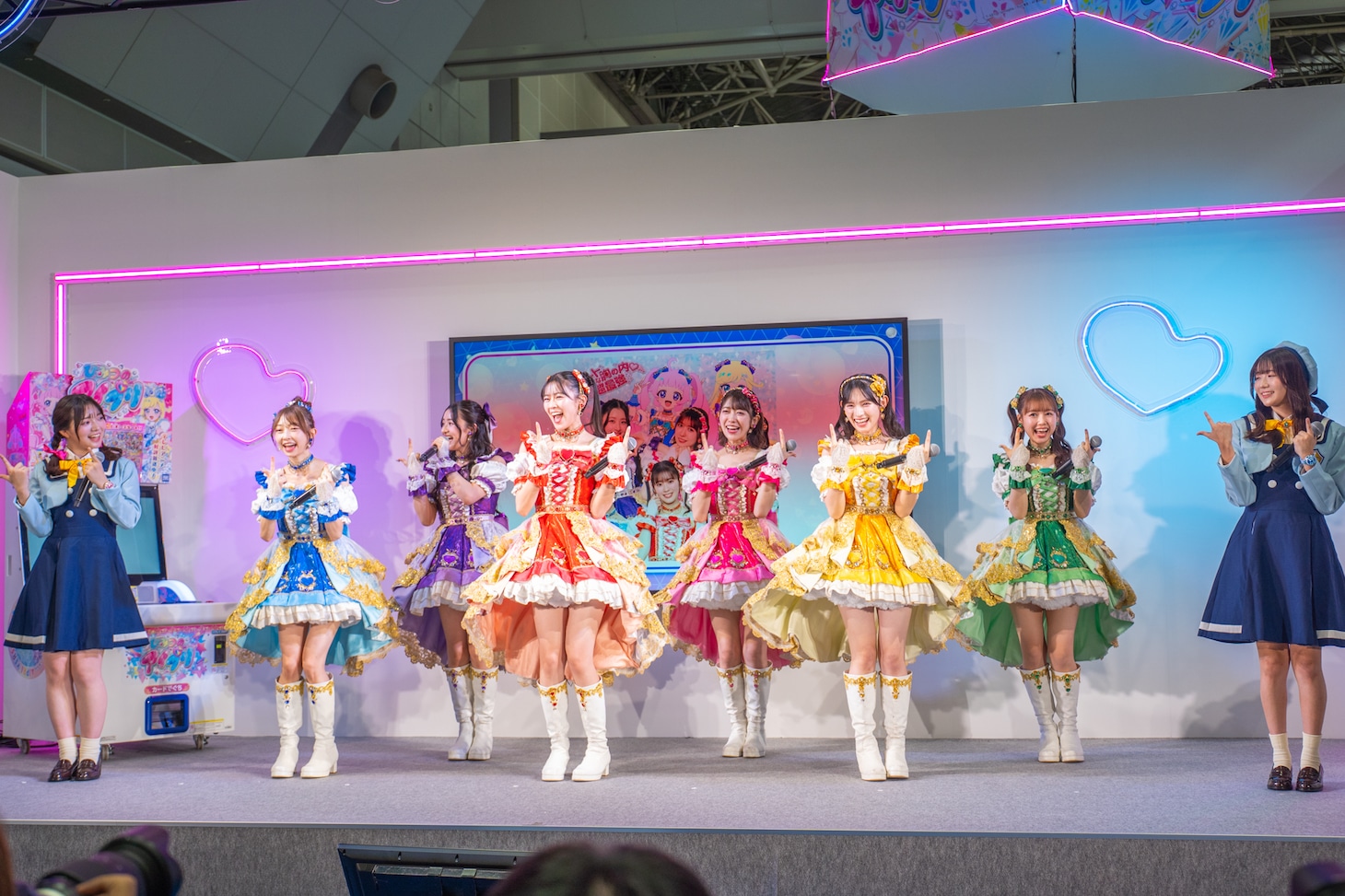 平塚紗依、藤寺美徳とともに「シンデレラのラララ♡」を踊る超ときめき♡宣伝部。