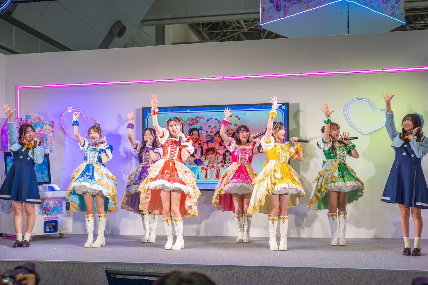 平塚紗依、藤寺美徳とともに「シンデレラのラララ♡」を踊る超ときめき♡宣伝部。