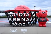 アリーナ横のadidas SPORTS PARKにはフォトスポットとなるシンボルモニュメントを設置。アルバルク東京の勝利時にはゴールリングが光る仕様だ。