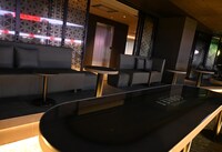 大人数のグループで貸切空間を楽しめるラウンジ・CHAMPAGNE COLLET PARTY LOUNGE。
