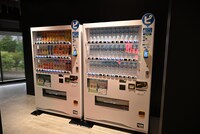 コンコースには飲料の自動販売機も多数設置。