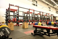 アリーナに隣接するアルバルク東京クラブハウスのトレーニングルーム。フリーウェイトゾーンは高身長対応。