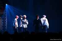 WILD BLUEによるパフォーマンスの様子。