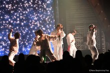 LIL LEAGUEによるパフォーマンスの様子。