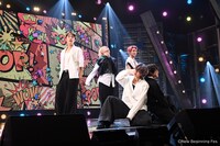 WILD BLUEによるパフォーマンスの様子。