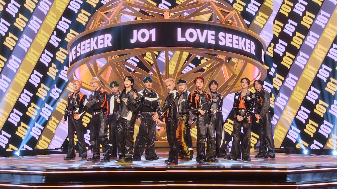 JO1が登場「KPOPPED」エピソード4の場面写真。（画像提供：Apple TV+）