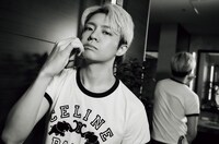 歯を磨く岸優太（Number_i）。