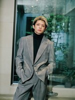 スーツを着こなす岸優太（Number_i）。