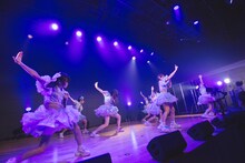 「フューチャーサイダー新体制お披露目ライブ ～出ずる日蕾む花～」の様子。（撮影：ワタナベ タイシ）