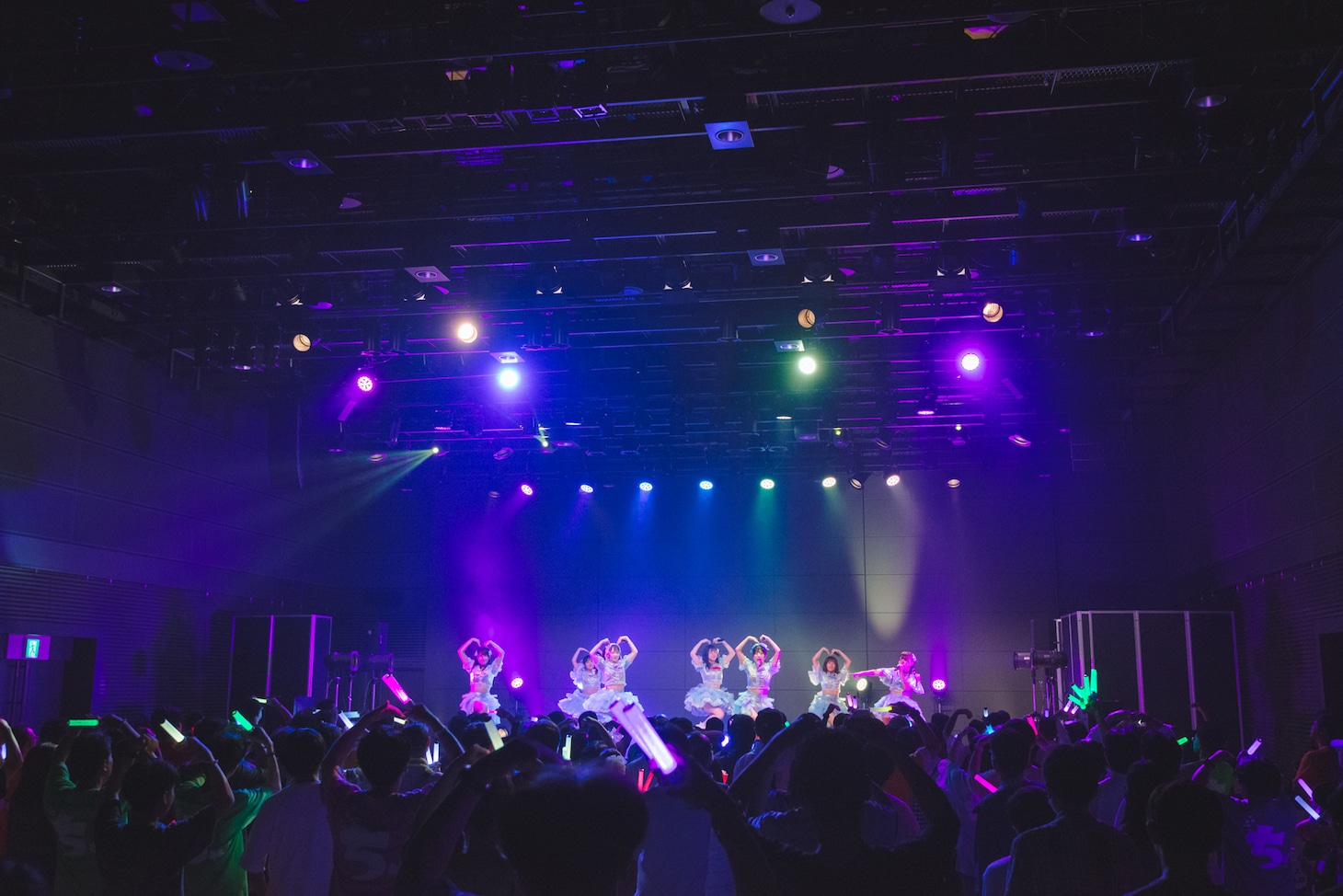 「フューチャーサイダー新体制お披露目ライブ ～出ずる日蕾む花～」の様子。（撮影：ワタナベ タイシ）