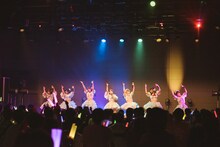 「フューチャーサイダー新体制お披露目ライブ ～出ずる日蕾む花～」の様子。（撮影：ワタナベ タイシ）