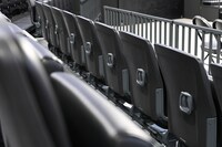 全座席にカップホルダーを設置。