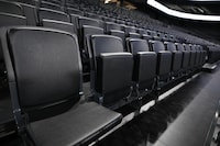 全座席ともPVCレザーシートを導入。