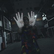 otuyyuto「MAX AMMO」ミュージックビデオより。