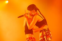 左からYUMENA、HIIRO。