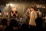 左から北澤ゆうほ、加藤慎一、meiyo。