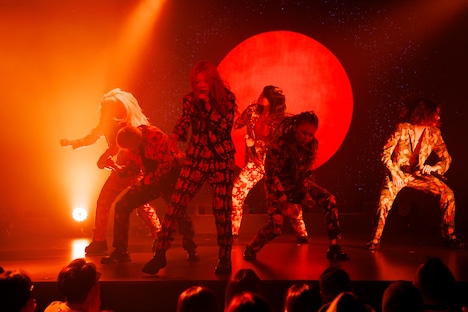 「SPiN ONEMAN LIVE『The SPiN World ～ 魂 Tamashi ～』」大阪・Yogibo META VALLEY公演の様子。