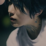 ぶっ恋呂百花が新曲「サプリメント」MVで南虎我と再タッグ、「悪い友達」オマージュカットも