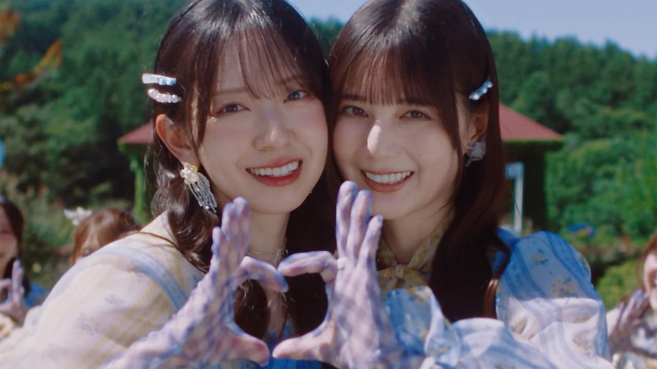 日向坂46「お願いバッハ！」ミュージックビデオより。