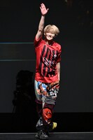 「Drawイッパツ！」を踊るユーキ（超特急）。