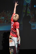 “夢”をつかむユーキ（超特急）。