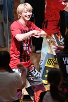 フロアを駆け抜けるユーキ（超特急）。