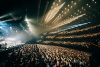 「Aqua Timez 20th Thanksgiving Live『空いっぱいに奏でる祈り』」の様子。（Photo by Kiyoaki Sasahara, Kana Tarumi）