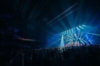 「Aqua Timez 20th Thanksgiving Live『空いっぱいに奏でる祈り』」の様子。（Photo by Kiyoaki Sasahara, Kana Tarumi）