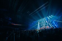 「Aqua Timez 20th Thanksgiving Live『空いっぱいに奏でる祈り』」の様子。（Photo by Kiyoaki Sasahara, Kana Tarumi）