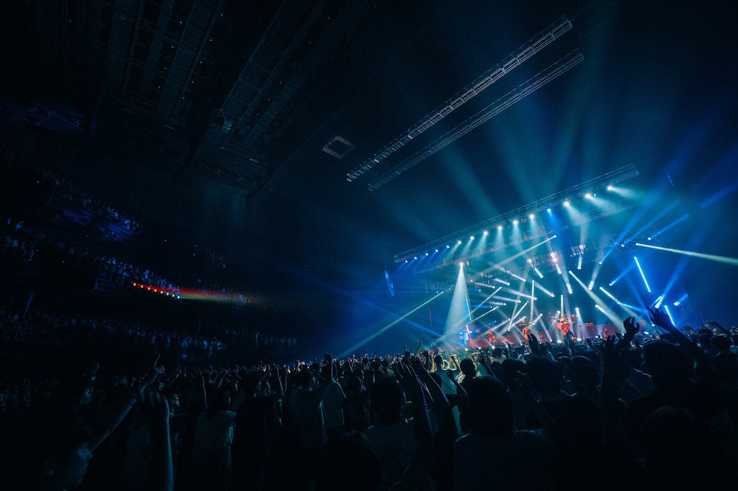 「Aqua Timez 20th Thanksgiving Live『空いっぱいに奏でる祈り』」の様子。（Photo by Kiyoaki Sasahara, Kana Tarumi）