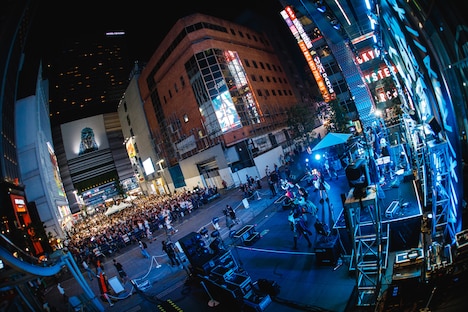 「INUWASI BAND SET FREE LIVE〝狗夏一閃〟」の様子。（撮影：真島洸）