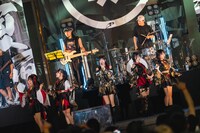 「INUWASI BAND SET FREE LIVE〝狗夏一閃〟」の様子。（撮影：真島洸）