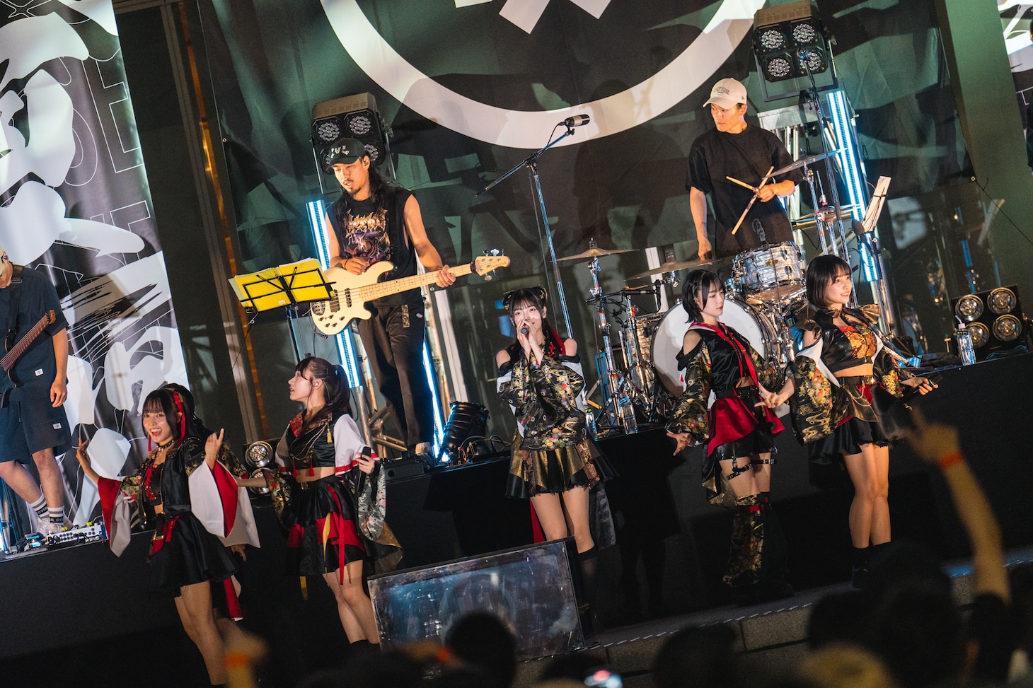 「INUWASI BAND SET FREE LIVE〝狗夏一閃〟」の様子。（撮影：真島洸）