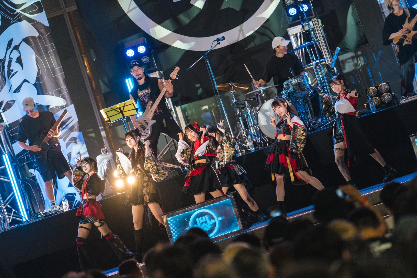 「INUWASI BAND SET FREE LIVE〝狗夏一閃〟」の様子。（撮影：真島洸）