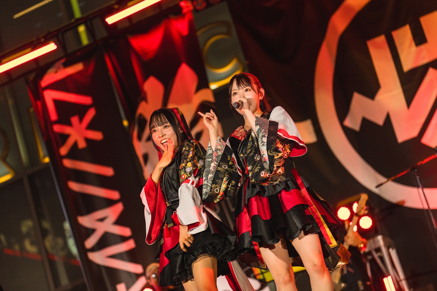 左からすずめ、ライカ。（撮影：真島洸）