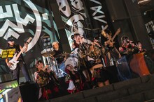 「INUWASI BAND SET FREE LIVE〝狗夏一閃〟」の様子。（撮影：真島洸）