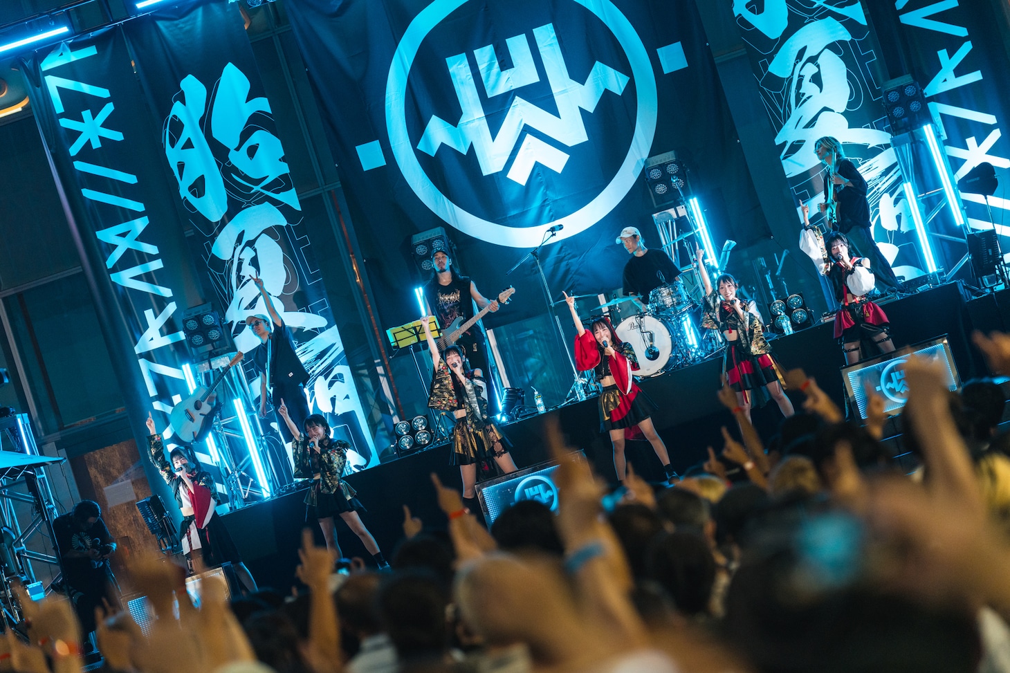 「INUWASI BAND SET FREE LIVE〝狗夏一閃〟」の様子。（撮影：真島洸）