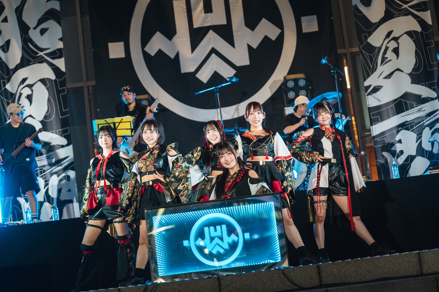 「INUWASI BAND SET FREE LIVE〝狗夏一閃〟」の様子。（撮影：真島洸）