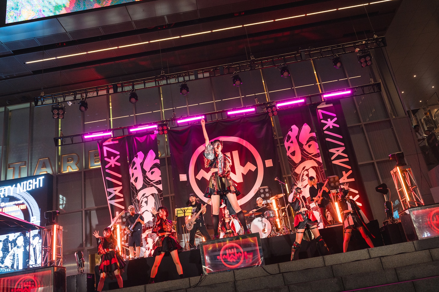 「INUWASI BAND SET FREE LIVE〝狗夏一閃〟」の様子。（撮影：真島洸）