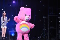 MOKA（左）とケアベア（右）。