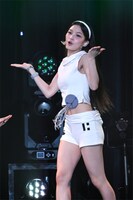 「時よ止まれ」をパフォーマンスするIROHA。