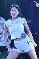 「時よ止まれ」をパフォーマンスするIROHA。