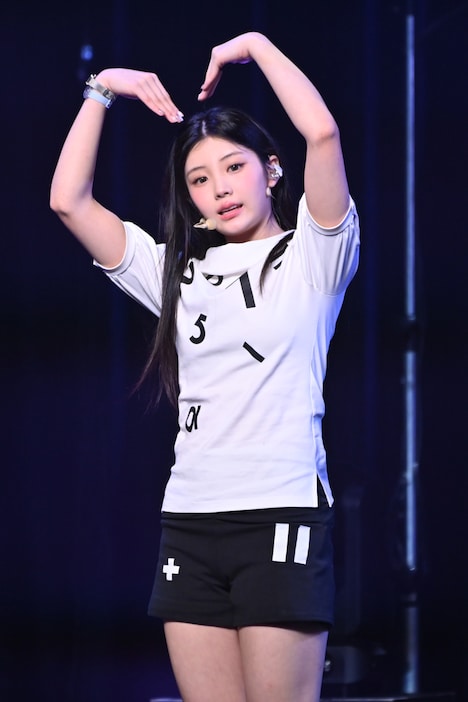 全身でハートを作るWONHEE。