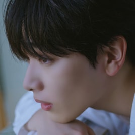 宮世琉弥、学校で撮影された新曲「GRAVITY」MV公開