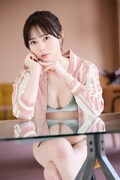 水瀬さらら「全方位無敵彼女」より。（Photo by Takeo Dec.）