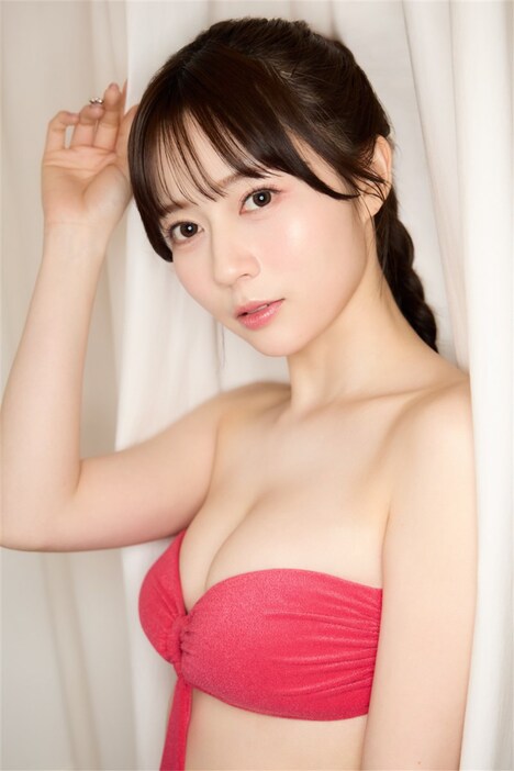 水瀬さらら「全方位無敵彼女」より。（Photo by Takeo Dec.）