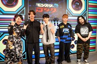 左からナヲ、真太郎（Dr）、TAKUYA∞（Vo）、信人（B）、ダイスケはん。